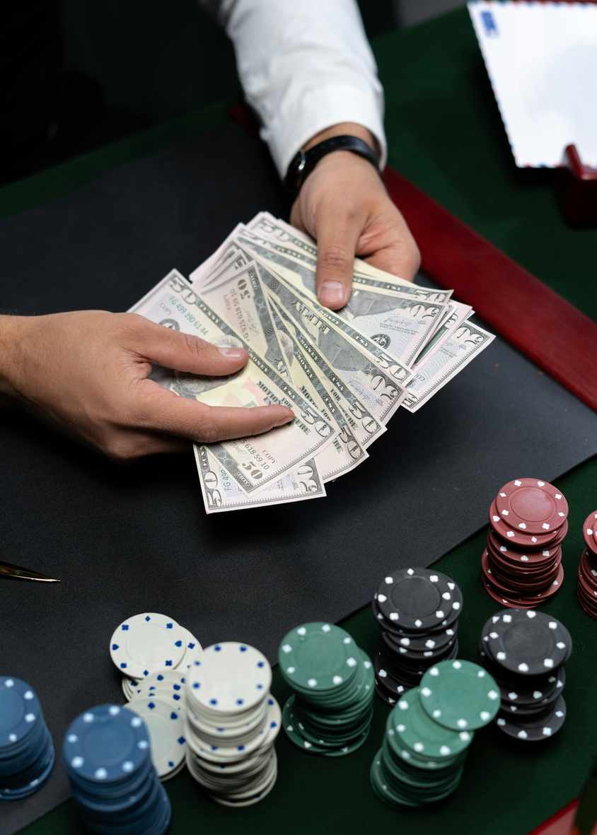https://luckybar-casino.com